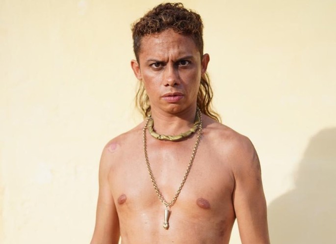 Lunga (Silvero Pereira), liderança da resistência em Bacurau (2019). Foto: Vitrine Filmes