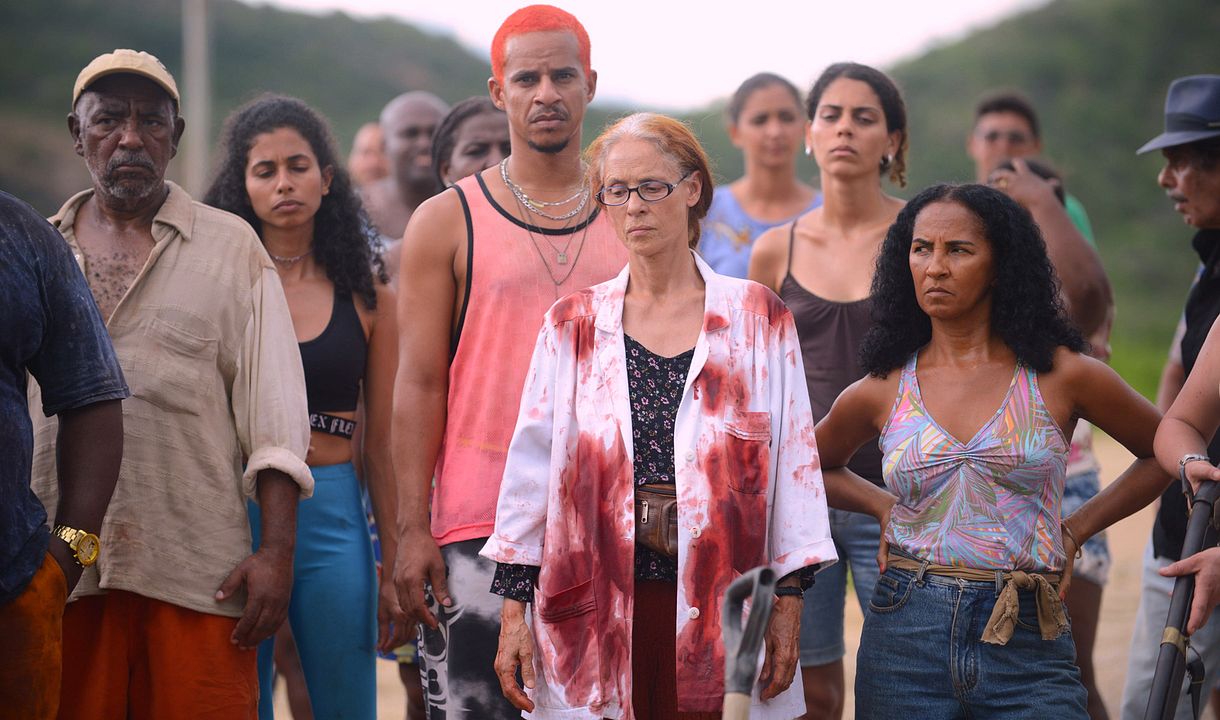 Domingas (Sônia Braga), médica e memória viva da comunidade em Bacurau (2019). Foto: Victor Jucá / Vitrine Filmes